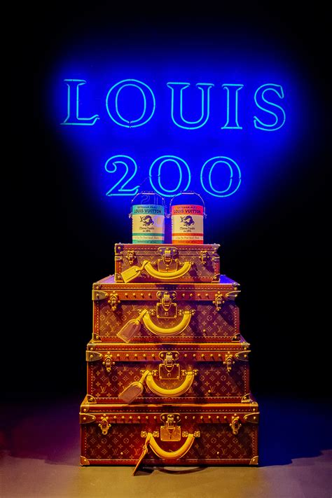 louis vuitton 200 trunks.